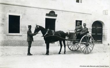 Calesse con militari